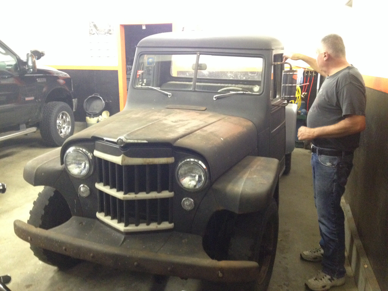 Illustration for article titled Pair of Willys pickups